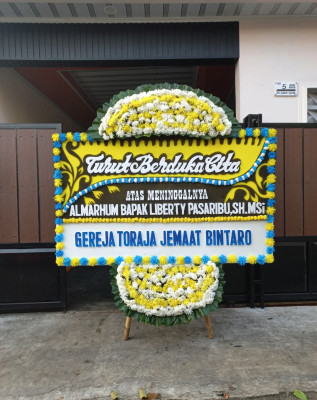 Papan Bunga Duka di Supiori Selatan