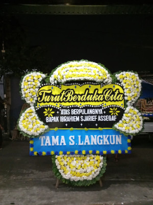 Papan Bunga Duka di Supiori Selatan
