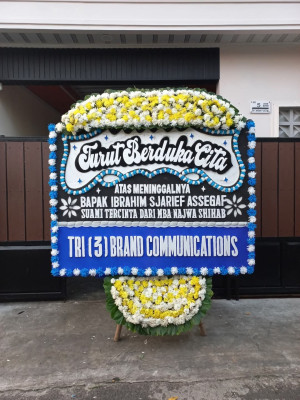 Papan Bunga Duka di Supiori Selatan
